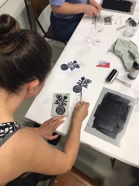 Linolschnitt Kurs mit Person