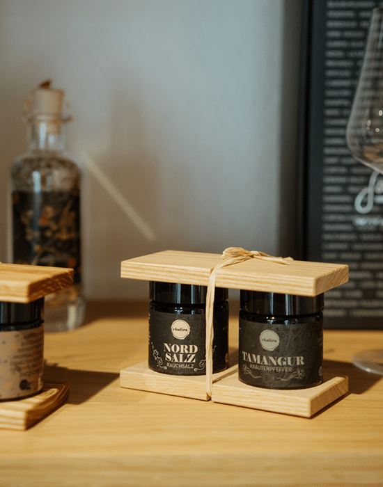 Gewürze als Geschenk mit Holz