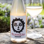 Vermentino Nahansicht mit eingeschenktem Glas